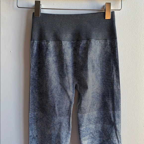 Lululemon Ebb to Train Tights - Picture 7 of 10